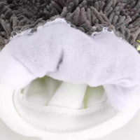 Finger mitt cleaning between alloy wheel spokes